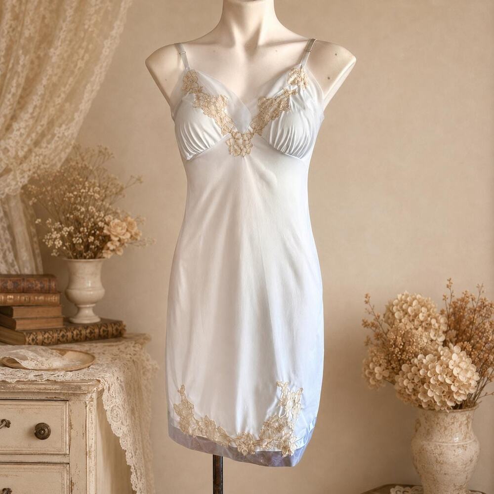 Vintage Van Raalte Nylon Full Slip Baby Blue Ecru Lace Applique 1960s Size 32